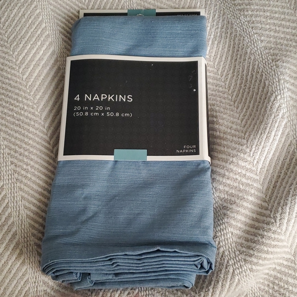 4 blue napkins. New!